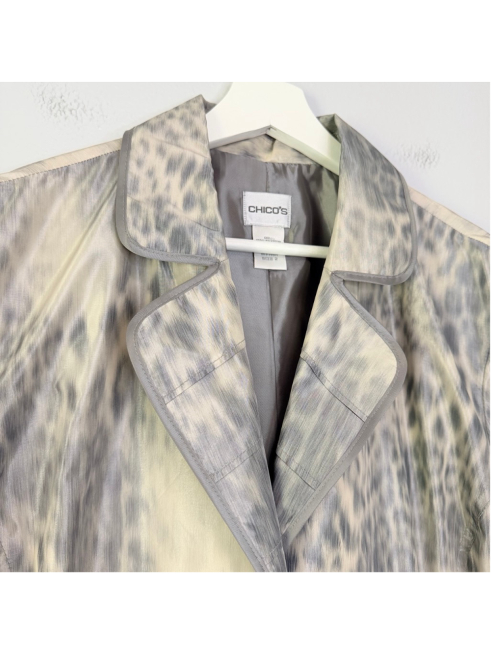 Chico's Gray Beige Leopard Print Blazer Jacket Women's Size 2 US Large - Picture 5 of 10
